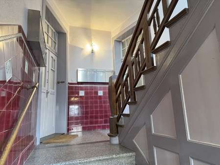 Treppenhaus - Etagenwohnung in 30625 Hannover mit 127m² kaufen