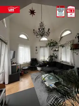Charmante 2-Zimmer-Wohnung mit Turmzimmer im Dachgeschoß