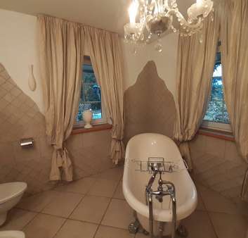 Badezimmer im Erdgeschoß Badezimmer im Erdgeschoß - Einfamilienhaus in 12559 Berlin mit 190m² kaufen