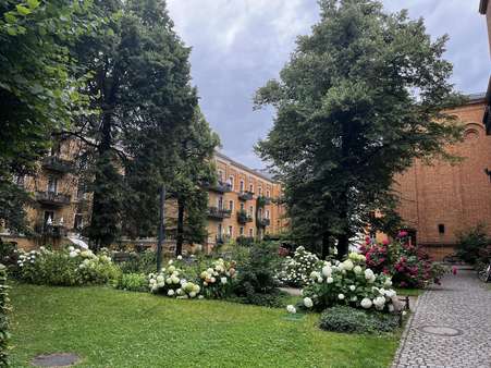 Blick in die Gartenanlage Blick in die Gartenanlage - Maisonette-Wohnung in 10963 Berlin mit 82m² kaufen