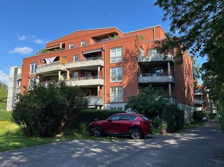 Hausansicht Hausansicht - Etagenwohnung in 12683 Berlin mit 64m² kaufen