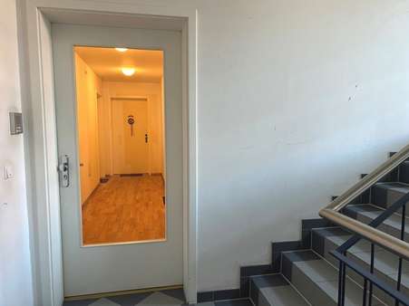 Hausflur Hausflur - Etagenwohnung in 12683 Berlin mit 64m² kaufen