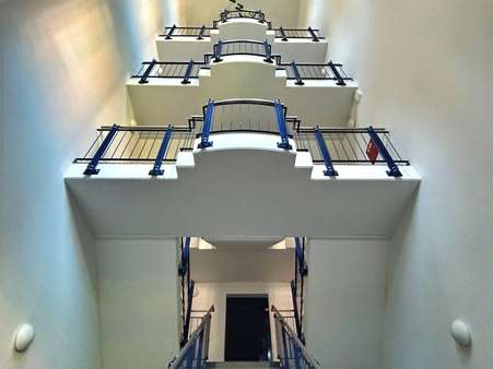 Treppenhaus Treppenhaus - Etagenwohnung in 12683 Berlin mit 64m² kaufen
