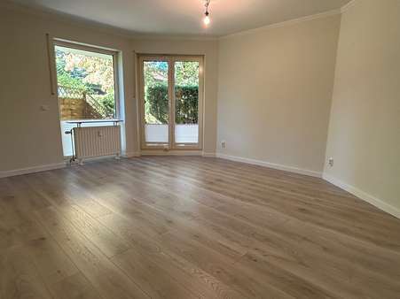 Wohnzimmer mit Terrassenzugang Wohnzimmer mit Terrassenzugang - Etagenwohnung in 12209 Berlin mit 56m² kaufen