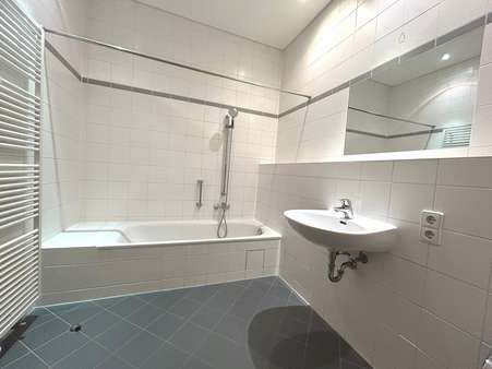 Bath room with Bathtub - Etagenwohnung in 10969 Berlin mit 112m² kaufen