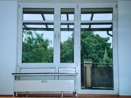 Wohnzimmer mit Balkon Wohnzimmer mit Balkon - Etagenwohnung in 10315 Berlin mit 57m² kaufen