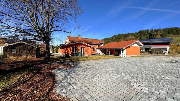 Außenansicht mit Grundstück - Einfamilienhaus in 87480 Weitnau mit 276m² kaufen
