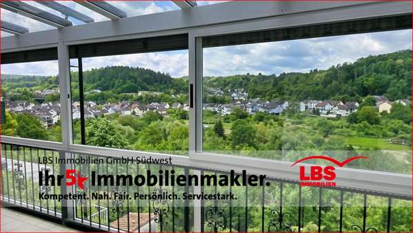 Sicht von Balkon - Etagenwohnung in 75236 Kämpfelbach mit 145m² kaufen