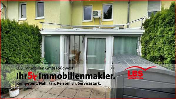 Terrasse und Wintergarten - Reihenmittelhaus in 75177 Pforzheim mit 149m² kaufen