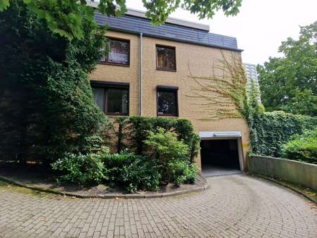 Hausansicht  - Etagenwohnung in 22607 Hamburg mit 33m² kaufen