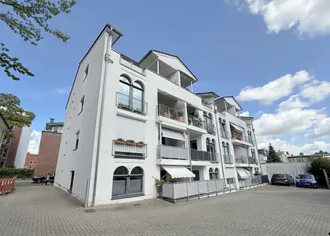 Moderne 3-Zi.-Wohnung mit Stellplatz im Zentrum