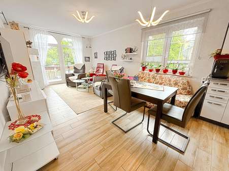 helles Wohn- & Esszimmer helles Wohn- & Esszimmer - Etagenwohnung in 25421 Pinneberg mit 68m² kaufen
