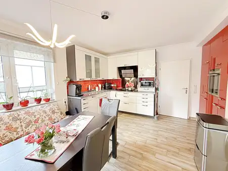 Moderne 3-Zi.-Wohnung mit Stellplatz im Zentrum