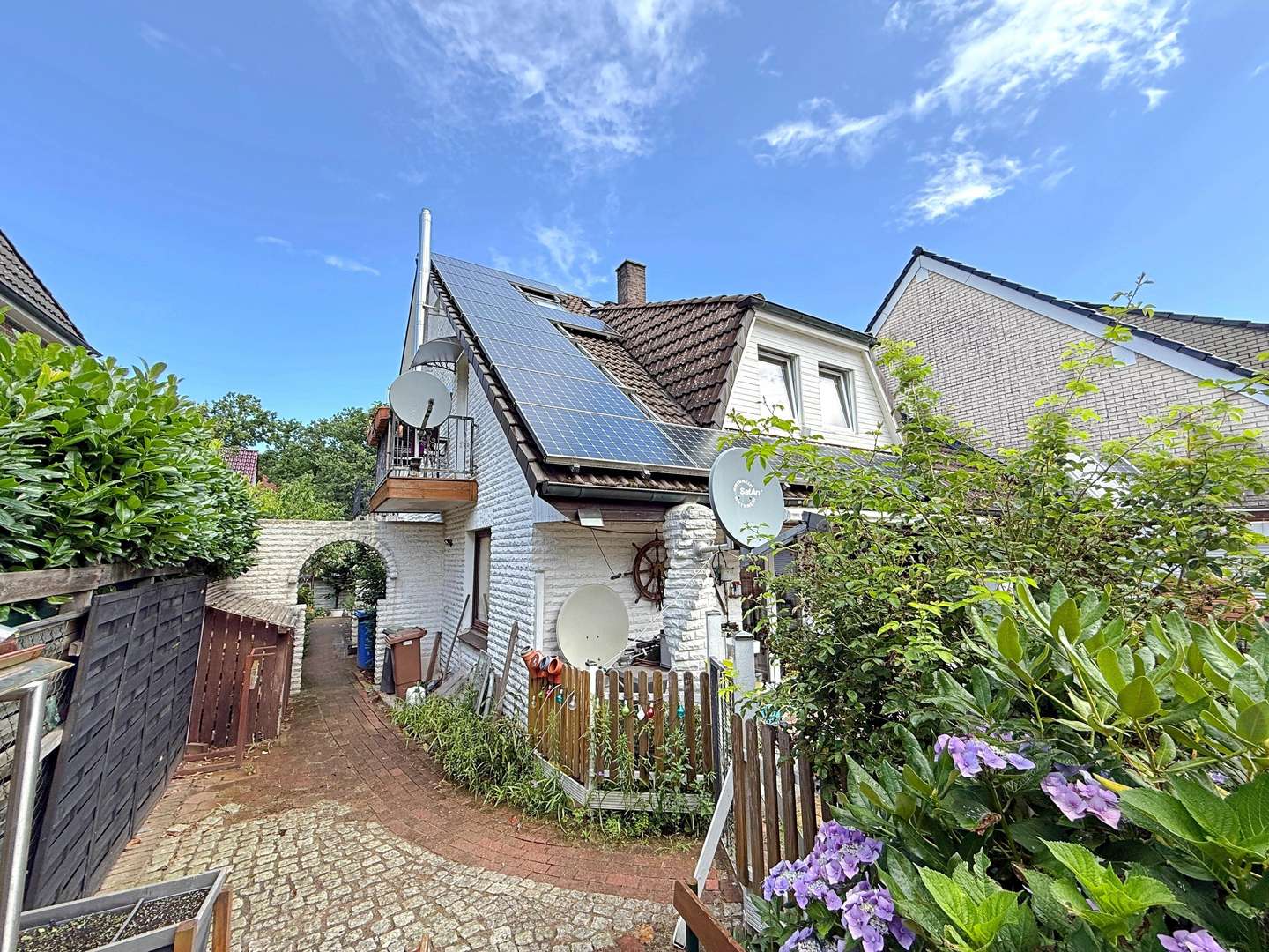 Außenansicht Außenansicht - Zweifamilienhaus in 22880 Wedel mit 187m² kaufen