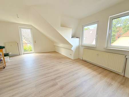 großes Zimmer ELW großes Zimmer ELW - Zweifamilienhaus in 22880 Wedel mit 187m² kaufen