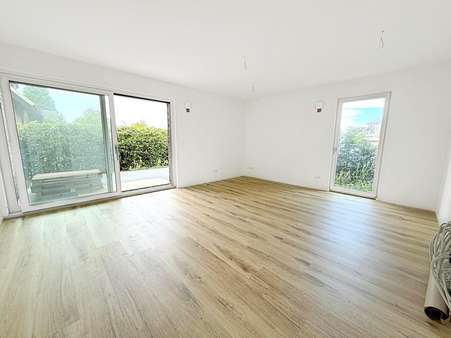 großes Wohnzimmer mit offener Küche großes Wohnzimmer mit offener Küche - Erdgeschosswohnung in 25462 Rellingen mit 80m² kaufen