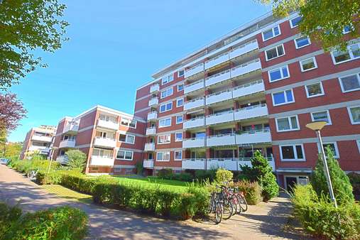 gepflegter Außenbereich gepflegter Außenbereich - Etagenwohnung in 25421 Pinneberg mit 61m² kaufen