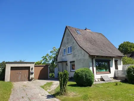 Einfamilienhaus mit großem, idyllischem Garten