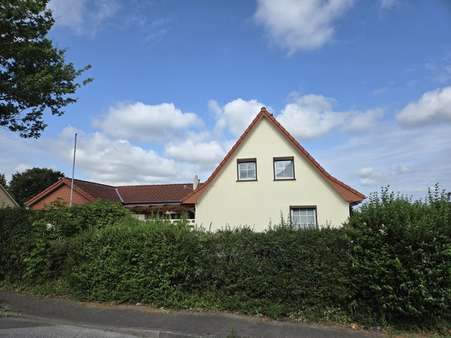 Straßenansicht - Einfamilienhaus in 24211 Preetz mit 144m² kaufen