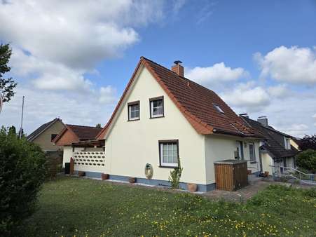 Vorgarten - Einfamilienhaus in 24211 Preetz mit 144m² kaufen