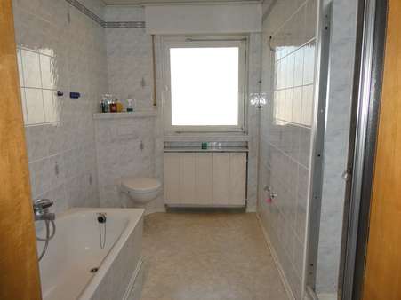 Badezimmer - Zweifamilienhaus in 58256 Ennepetal mit 249m² kaufen