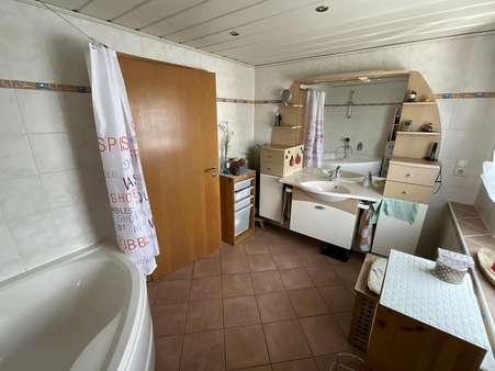 Badezimmer Badezimmer - Dachgeschosswohnung in 58099 Hagen mit 80m² kaufen