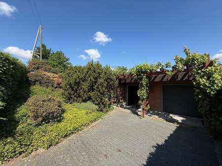 Naturfreundlicher Vorgarten - Einfamilienhaus in 32602 Vlotho mit 121m² kaufen