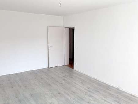Wohnzimmer - Erdgeschosswohnung in 32758 Detmold mit 94m² kaufen