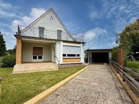 Front Front - Einfamilienhaus in 32049 Herford mit 160m² kaufen