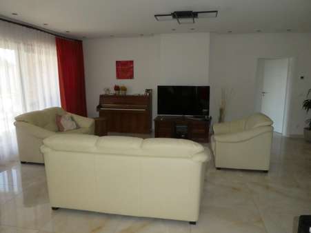 Wohnzimmer - Zweifamilienhaus in 32289 Rödinghausen mit 325m² kaufen