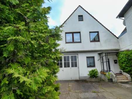 Vorderansicht - Einfamilienhaus in 32278 Kirchlengern mit 180m² kaufen