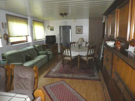 Wohnzimmer im Erdgeschoss - Einfamilienhaus in 32278 Kirchlengern mit 180m² kaufen