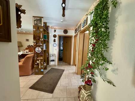 Flur Flur - Erdgeschosswohnung in 32257 Bünde mit 103m² kaufen
