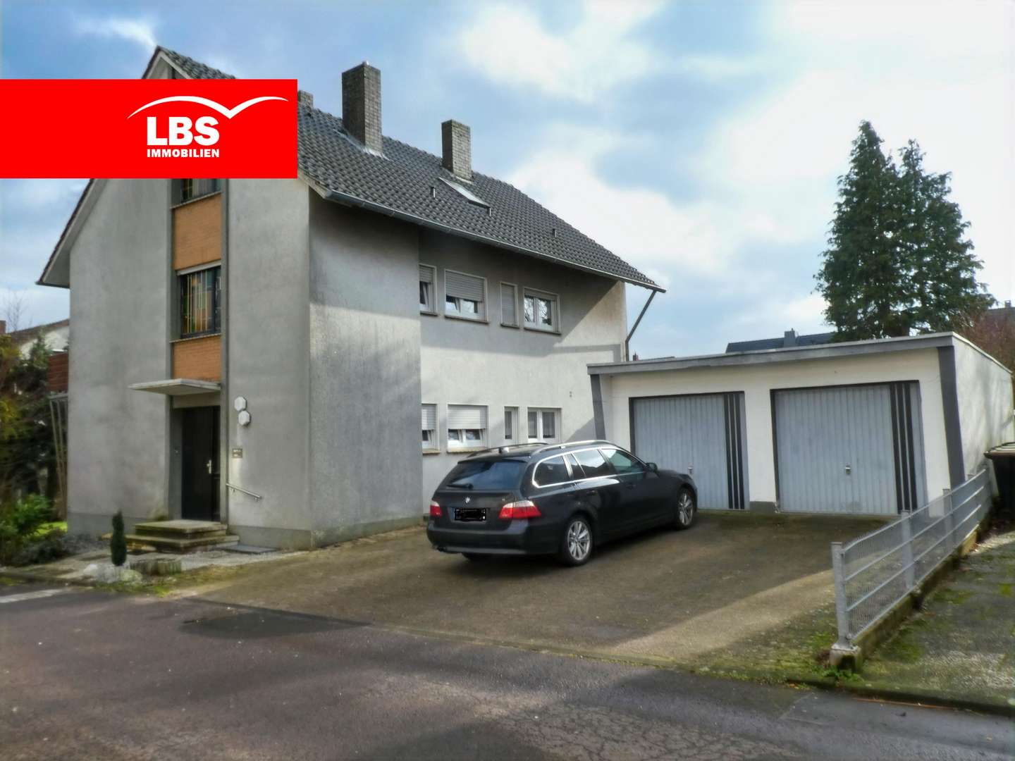 57505611-Straßenansicht - Zweifamilienhaus in 32257 Bünde mit 152m² kaufen