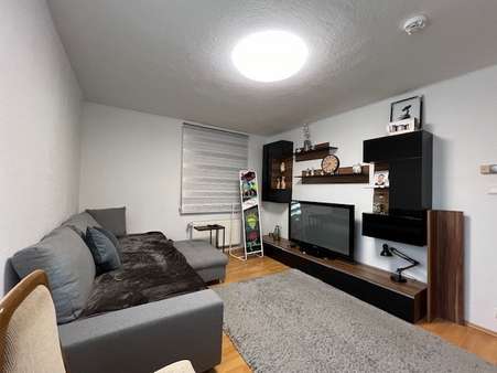 Wohnzimmer - Etagenwohnung in 32584 Löhne mit 49m² kaufen