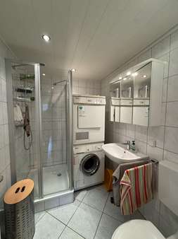 Bad mit Dusche - Etagenwohnung in 32105 Bad Salzuflen mit 70m² kaufen