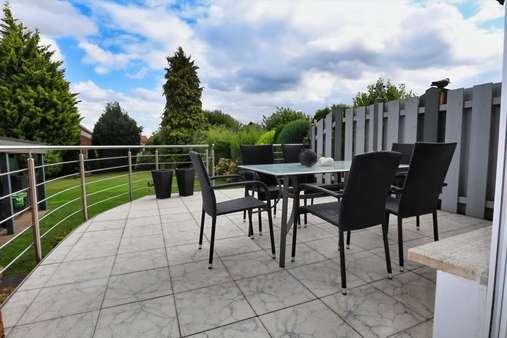 Terrasse Terrasse - Zweifamilienhaus in 32584 Löhne mit 166m² kaufen