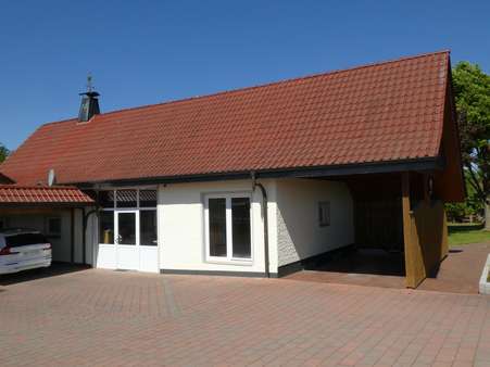 Nebengebäude mit Carport Nebengebäude mit Carport - Zweifamilienhaus in 32289 Rödinghausen mit 270m² kaufen