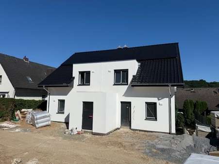 Ansicht Haus Ansicht Haus - Doppelhaushälfte in 32602 Vlotho mit 119m² kaufen