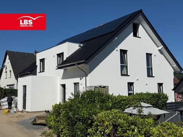 Seitenansicht Seitenansicht - Doppelhaushälfte in 32602 Vlotho mit 119m² kaufen