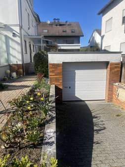 zugehörige Garage - Maisonette-Wohnung in 69514 Laudenbach mit 187m² kaufen