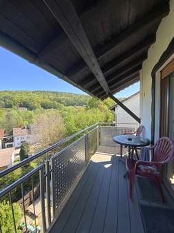 überdachter Balkon - Zweifamilienhaus in 69483 Wald-Michelbach mit 180m² kaufen