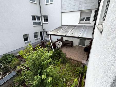 Blick auf die überdachte Terrasse - Reihenmittelhaus in 64678 Lindenfels mit 140m² kaufen
