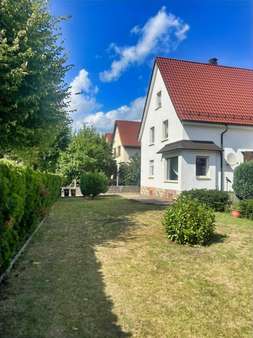 Ebenerdiges Grundstück mit zwei Zufahrten - Zweifamilienhaus in 64646 Heppenheim mit 205m² kaufen