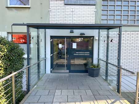 Haustür - Etagenwohnung in 45138 Essen mit 86m² kaufen