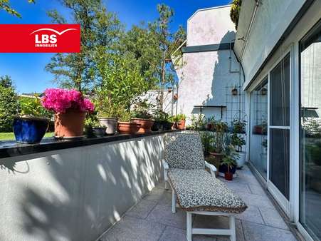 Ausschnitt vom Balkon - Erdgeschosswohnung in 46286 Dorsten mit 143m² kaufen