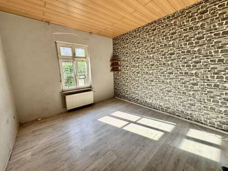Wohnzimmer rechts Wohnzimmer rechts - Maisonette-Wohnung in 45966 Gladbeck mit 116m² kaufen