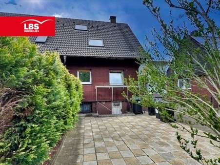 Hausansicht vom Garten Hausansicht vom Garten - Zweifamilienhaus in 45772 Marl mit 90m² kaufen
