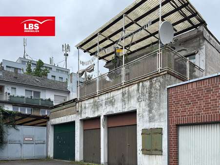 Rückansicht mit Garagen Rückansicht mit Garagen - Mehrfamilienhaus in 45772 Marl mit 440m² kaufen