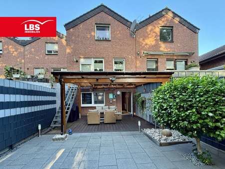 Hausansicht vom Garten Hausansicht vom Garten - Reihenmittelhaus in 46286 Dorsten, Lembeck mit 129m² kaufen